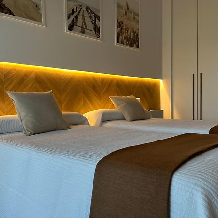 Hostal Parador De Los Llanos Torreorgaz 外观 照片