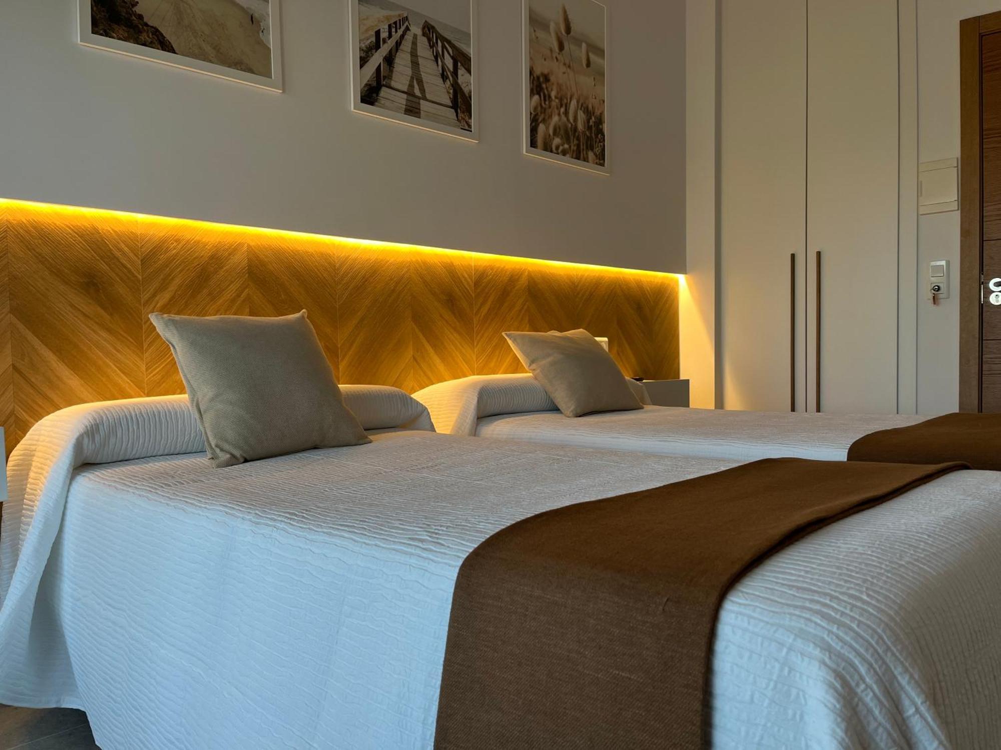 Hostal Parador De Los Llanos Torreorgaz 外观 照片