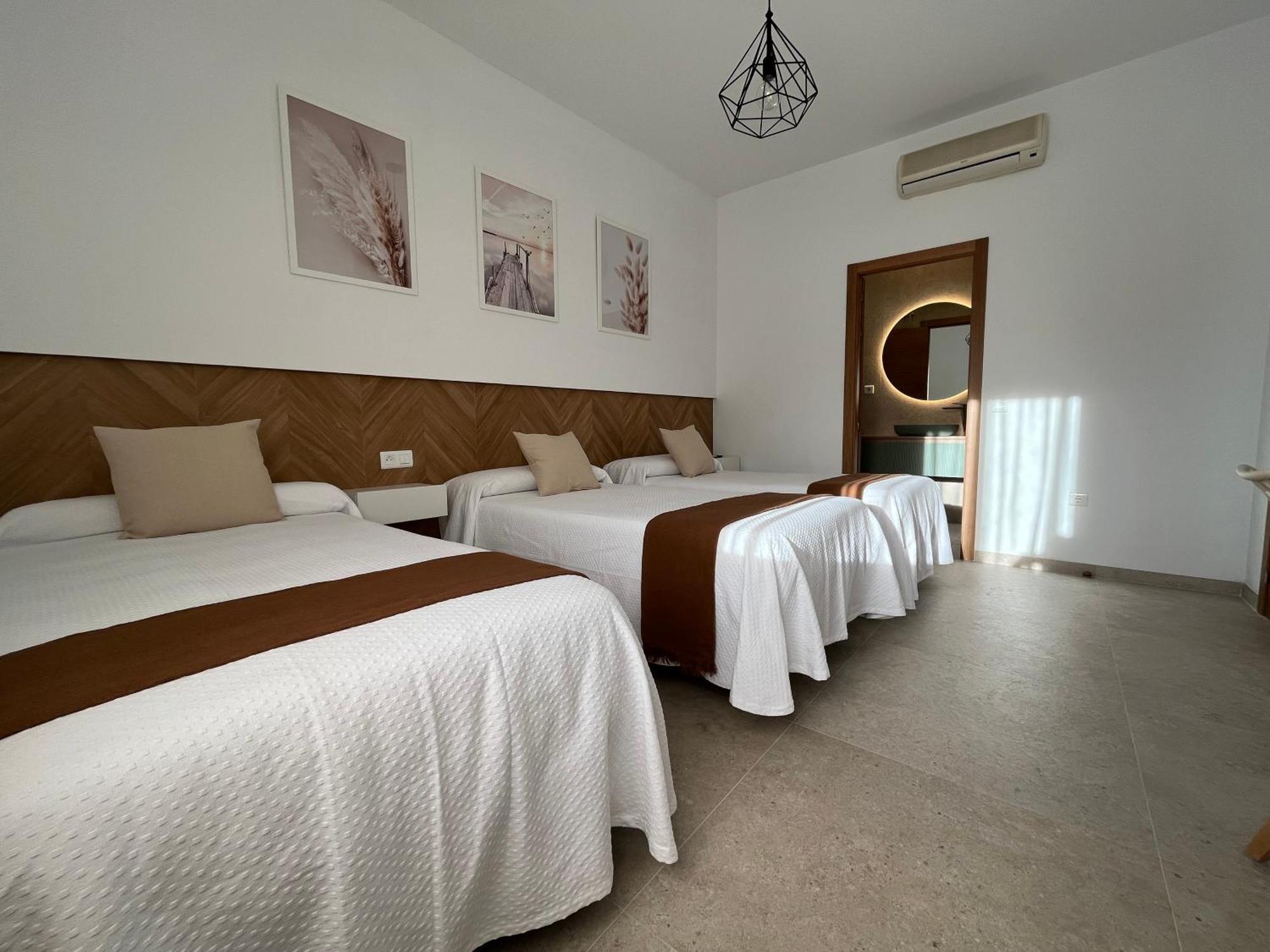 Hostal Parador De Los Llanos Torreorgaz 外观 照片