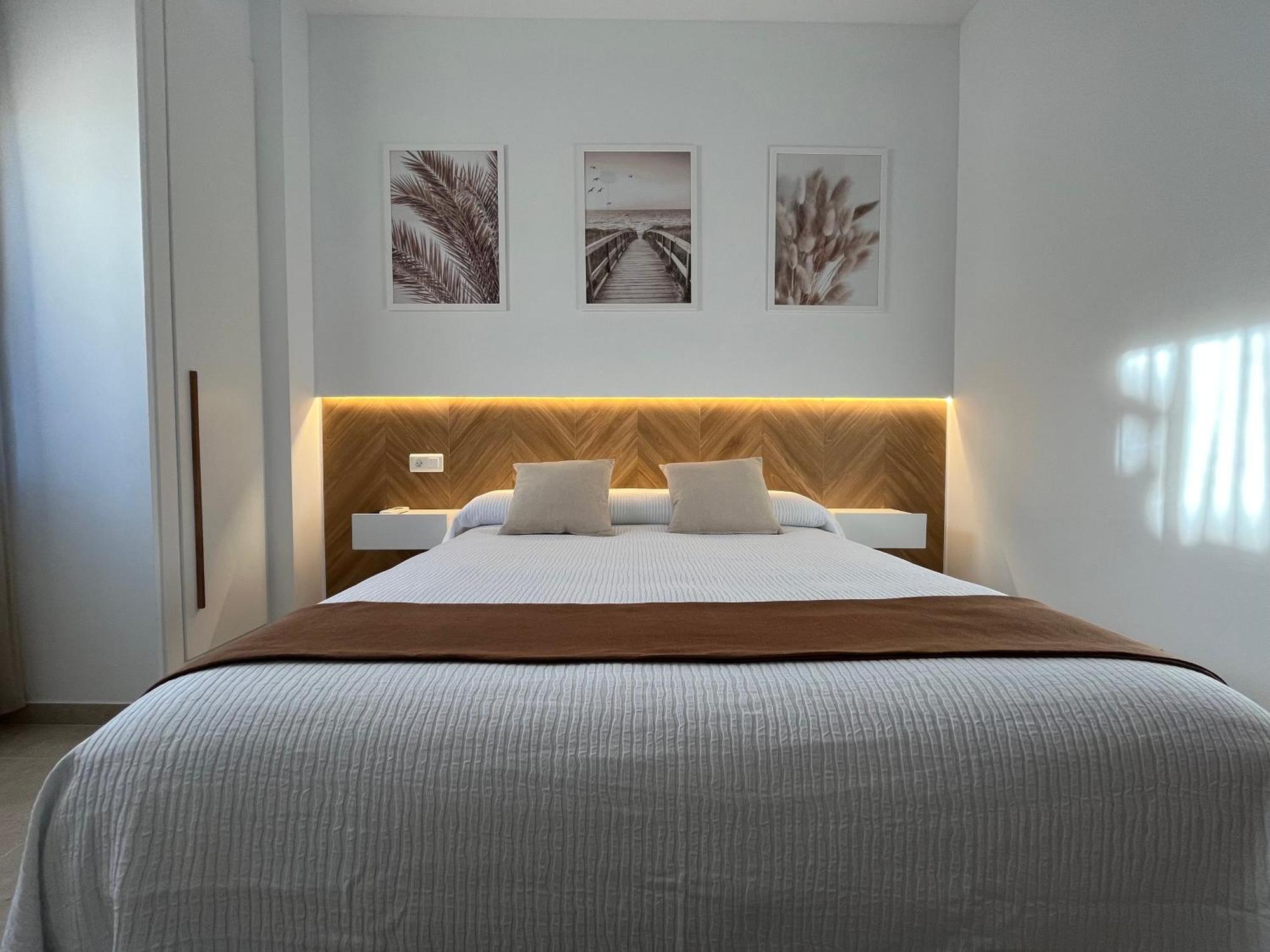 Hostal Parador De Los Llanos Torreorgaz 外观 照片