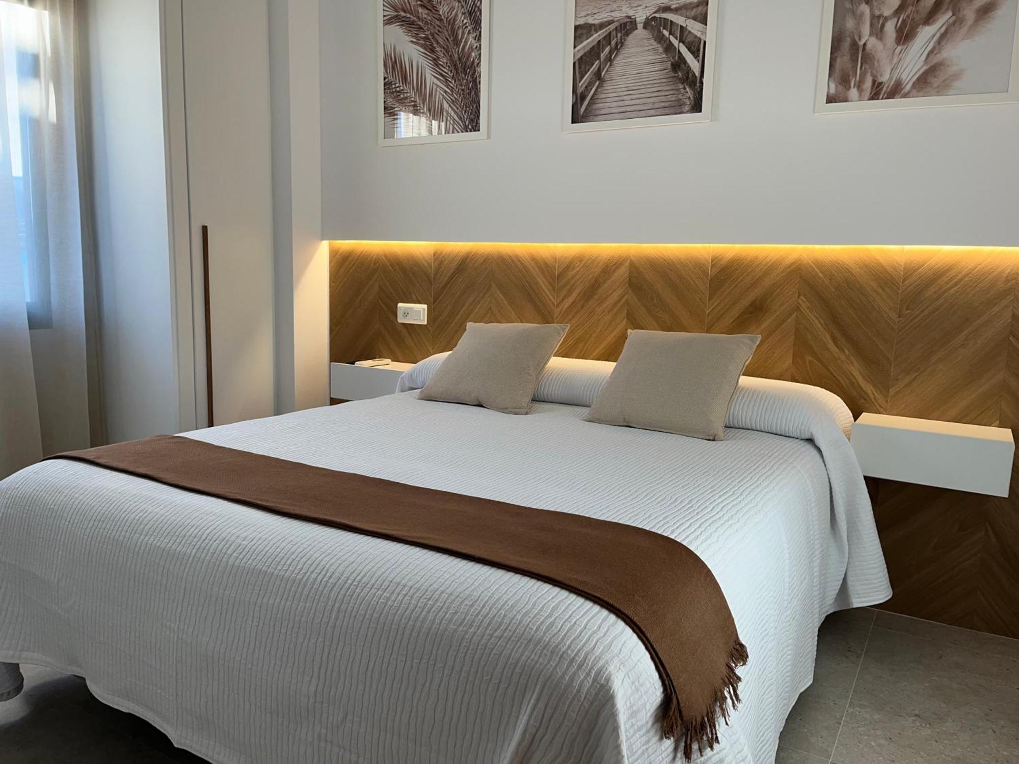 Hostal Parador De Los Llanos Torreorgaz 外观 照片
