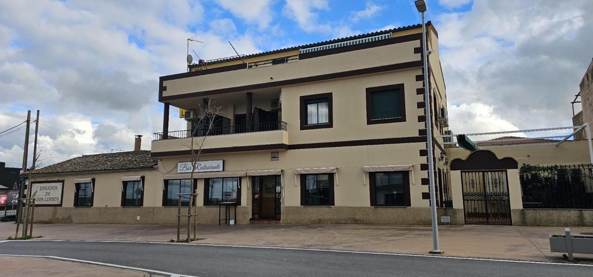 Hostal Parador De Los Llanos Torreorgaz 外观 照片