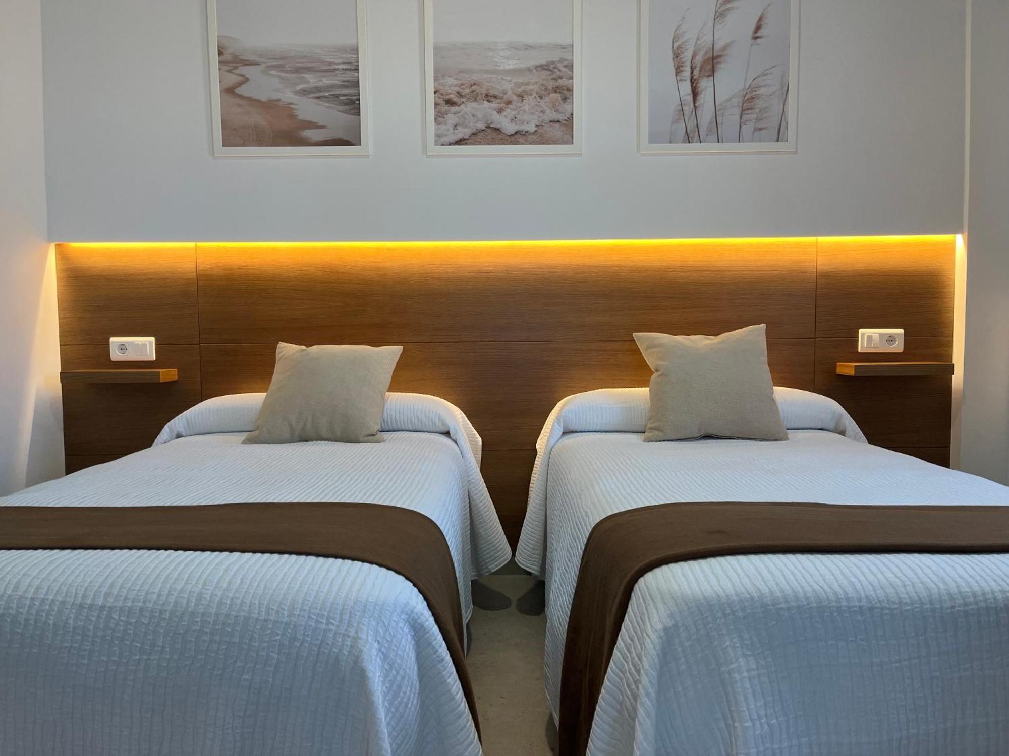 Hostal Parador De Los Llanos Torreorgaz 外观 照片