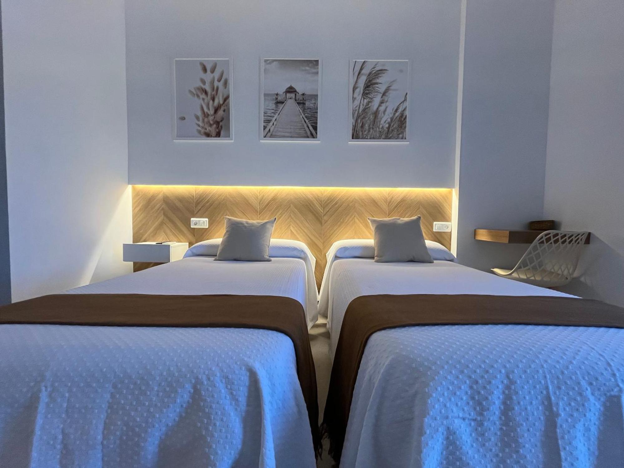 Hostal Parador De Los Llanos Torreorgaz 外观 照片