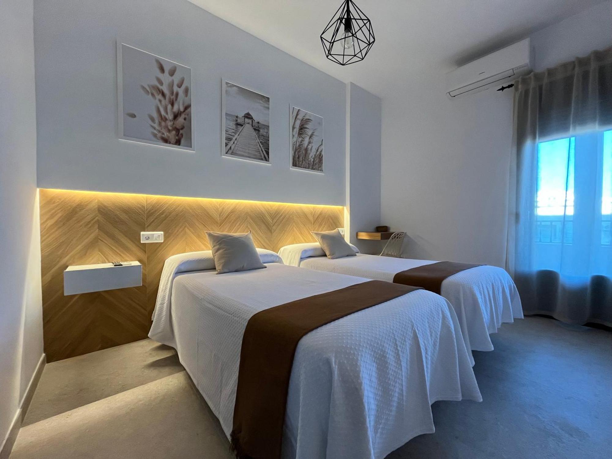 Hostal Parador De Los Llanos Torreorgaz 外观 照片